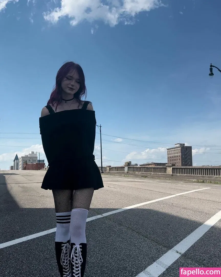 beehasleft Onlyfans Photo Gallery 