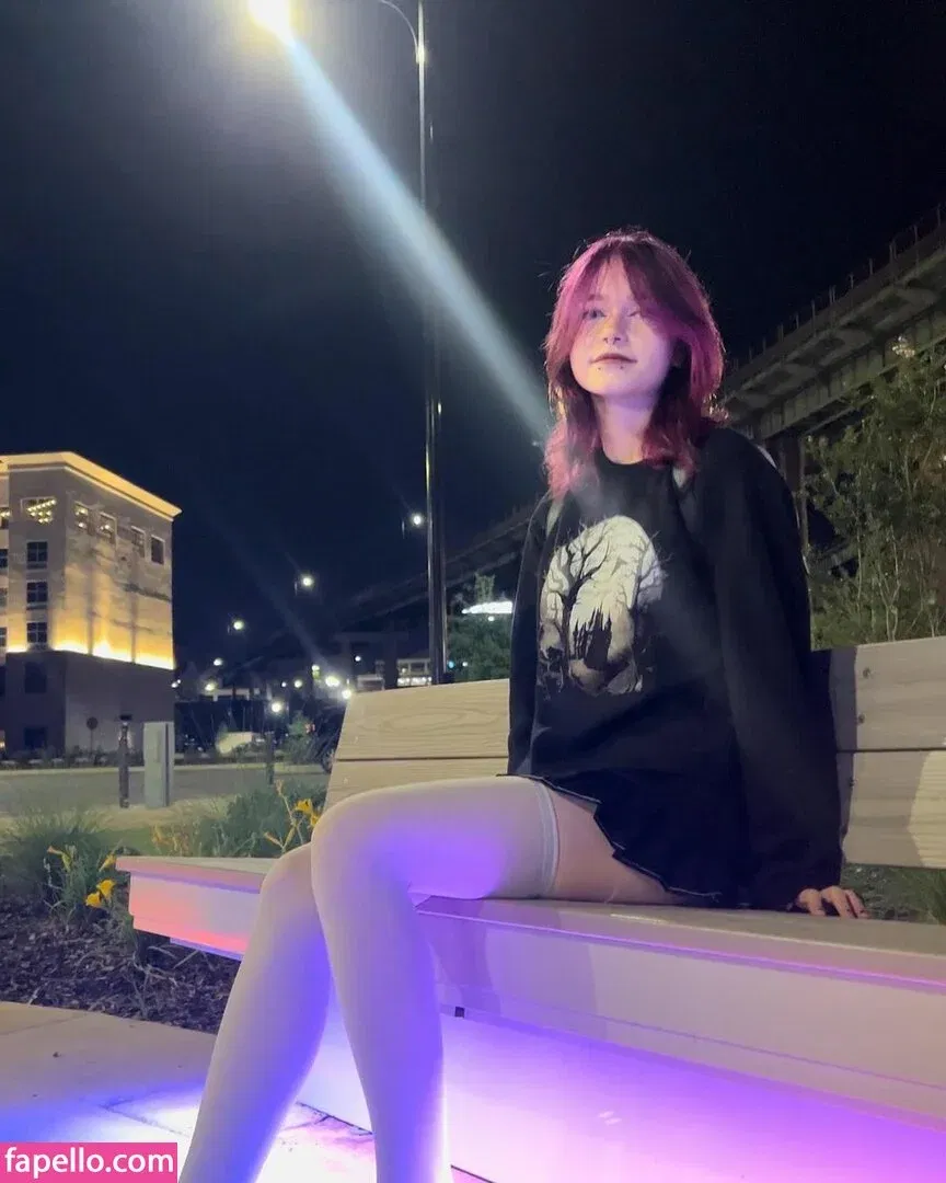 beehasleft Onlyfans Photo Gallery 