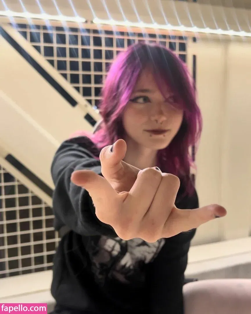 beehasleft Onlyfans Photo Gallery 