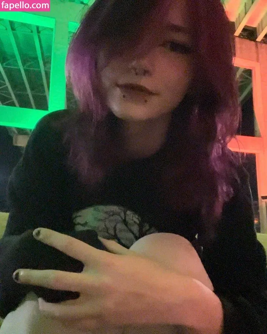 beehasleft Onlyfans Photo Gallery 