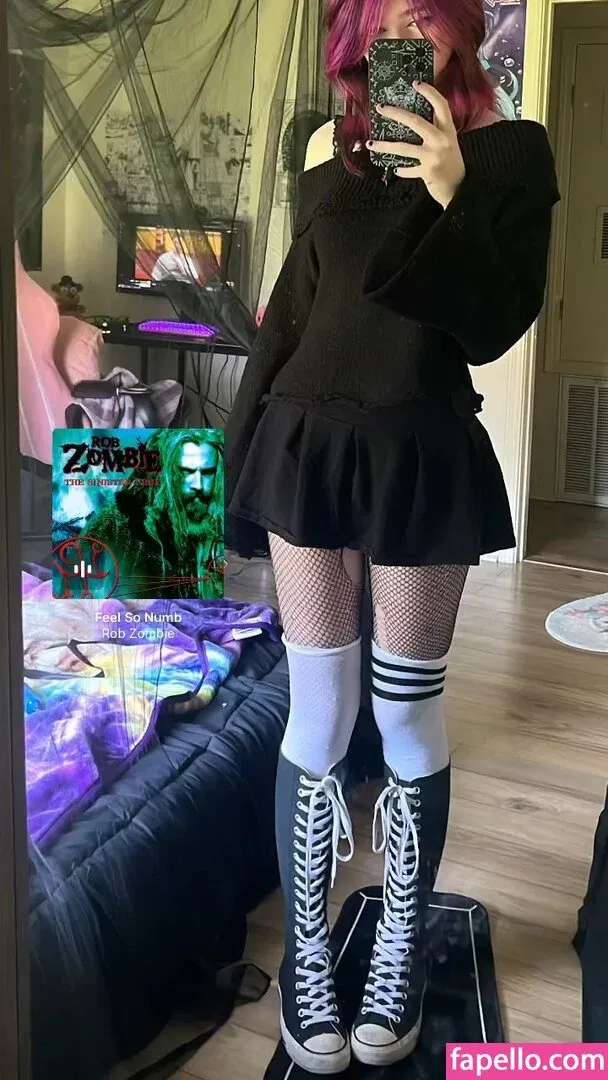 beehasleft Onlyfans Photo Gallery 