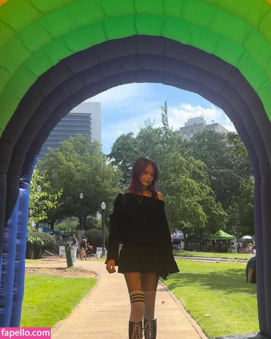 beehasleft Onlyfans Photo Gallery 