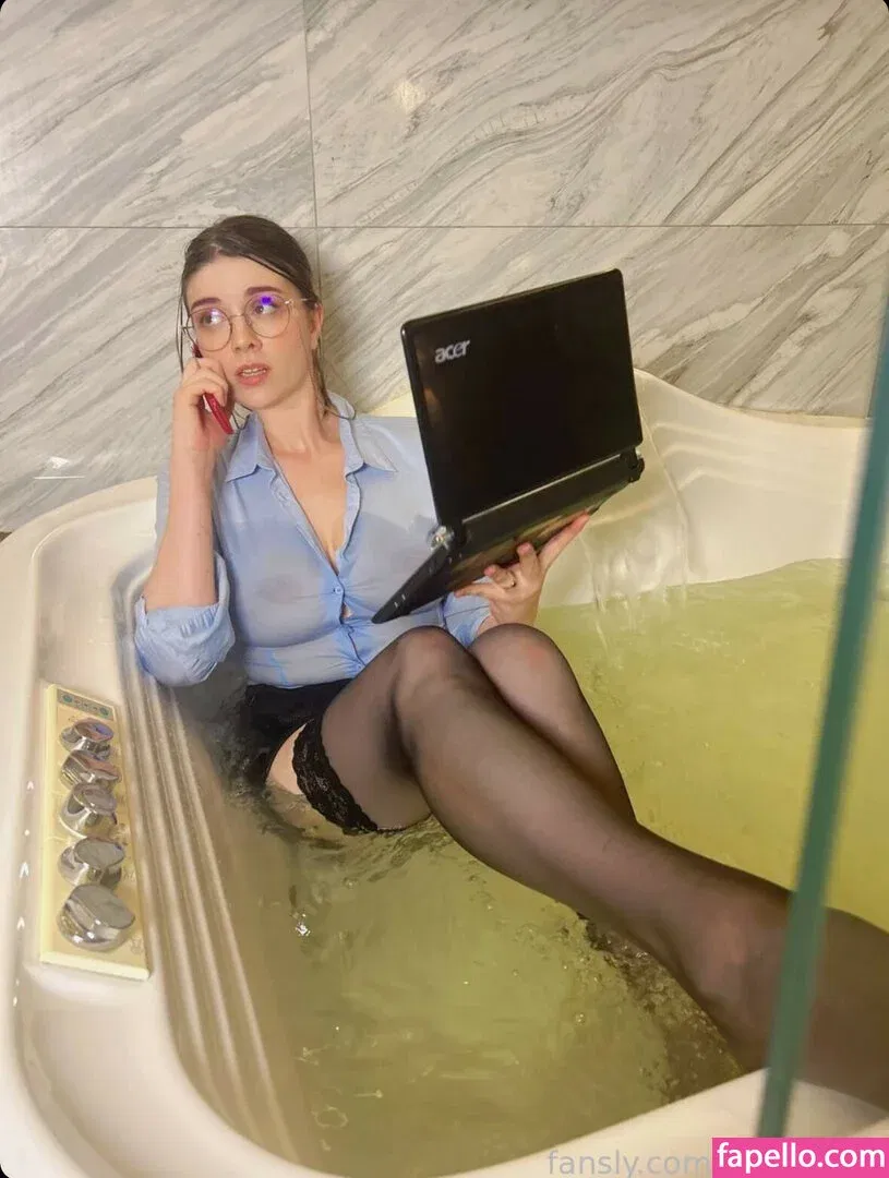 awesomi Onlyfans Photo Gallery 