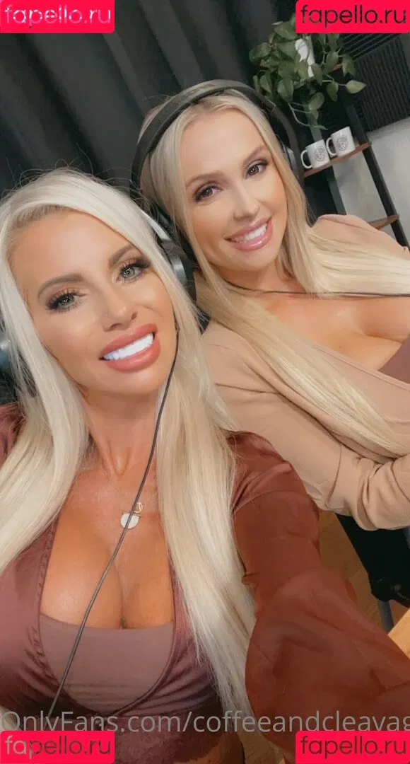 coffeeandcleavage Onlyfans Photo Gallery 