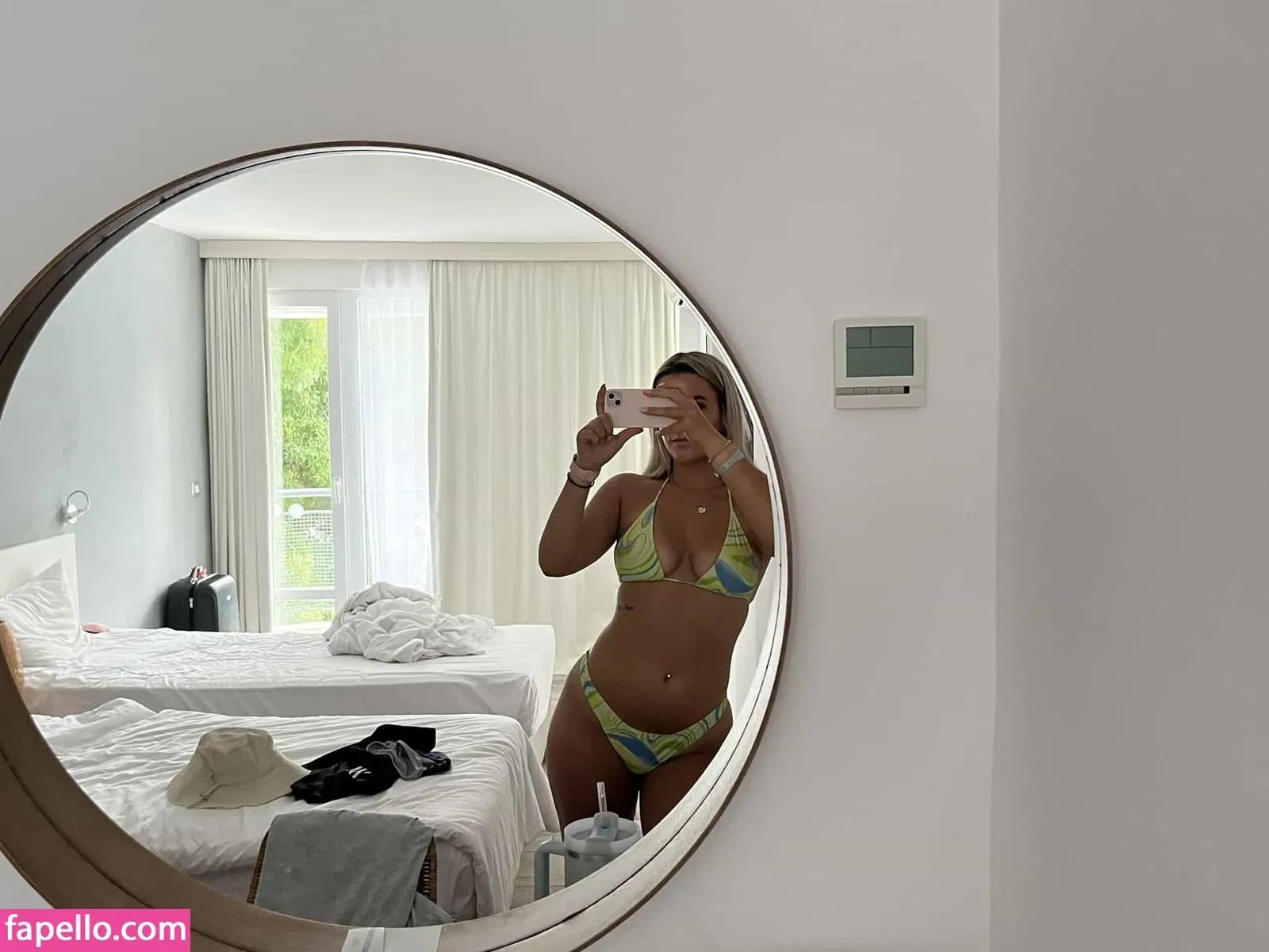 Hol Grace Onlyfans Photo Gallery 