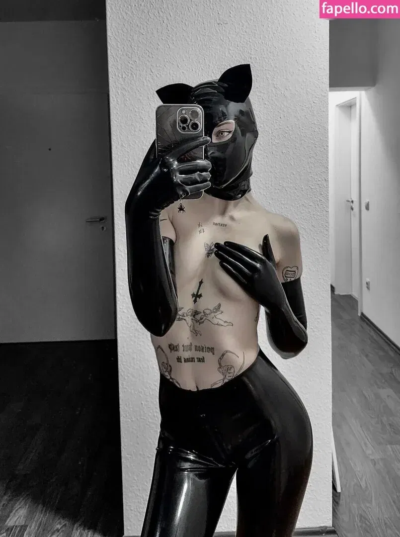 littlebllkkitty Onlyfans Photo Gallery 