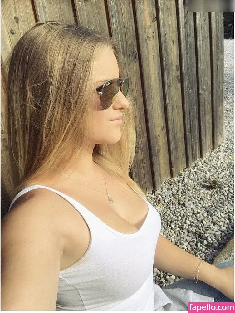 Stefanie Sutton Onlyfans Photo Gallery 