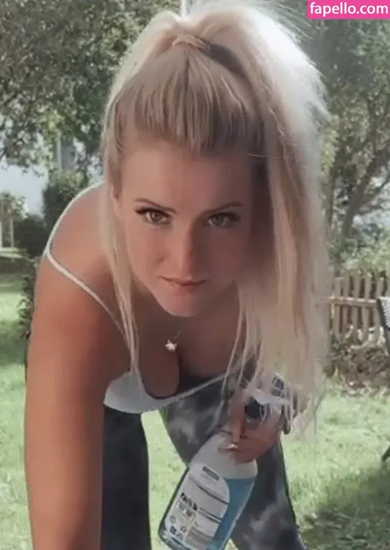 Stefanie Sutton Onlyfans Photo Gallery 