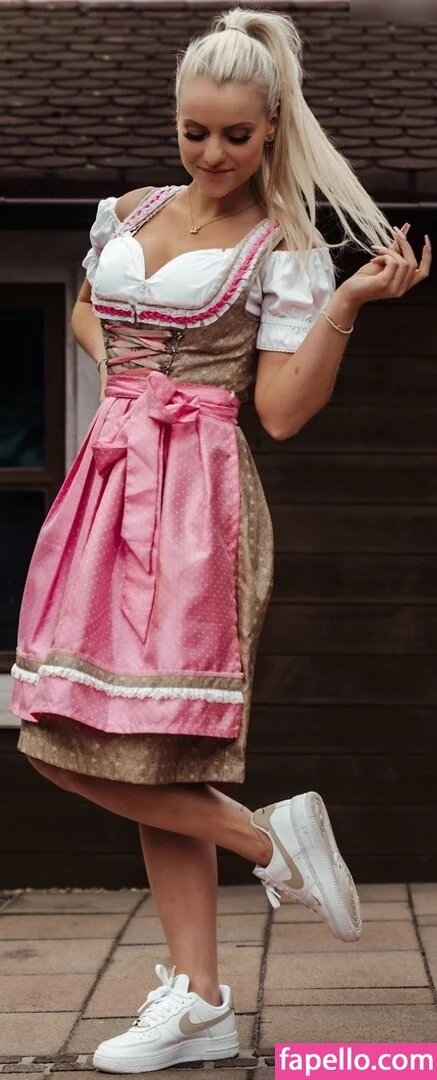 Stefanie Sutton Onlyfans Photo Gallery 