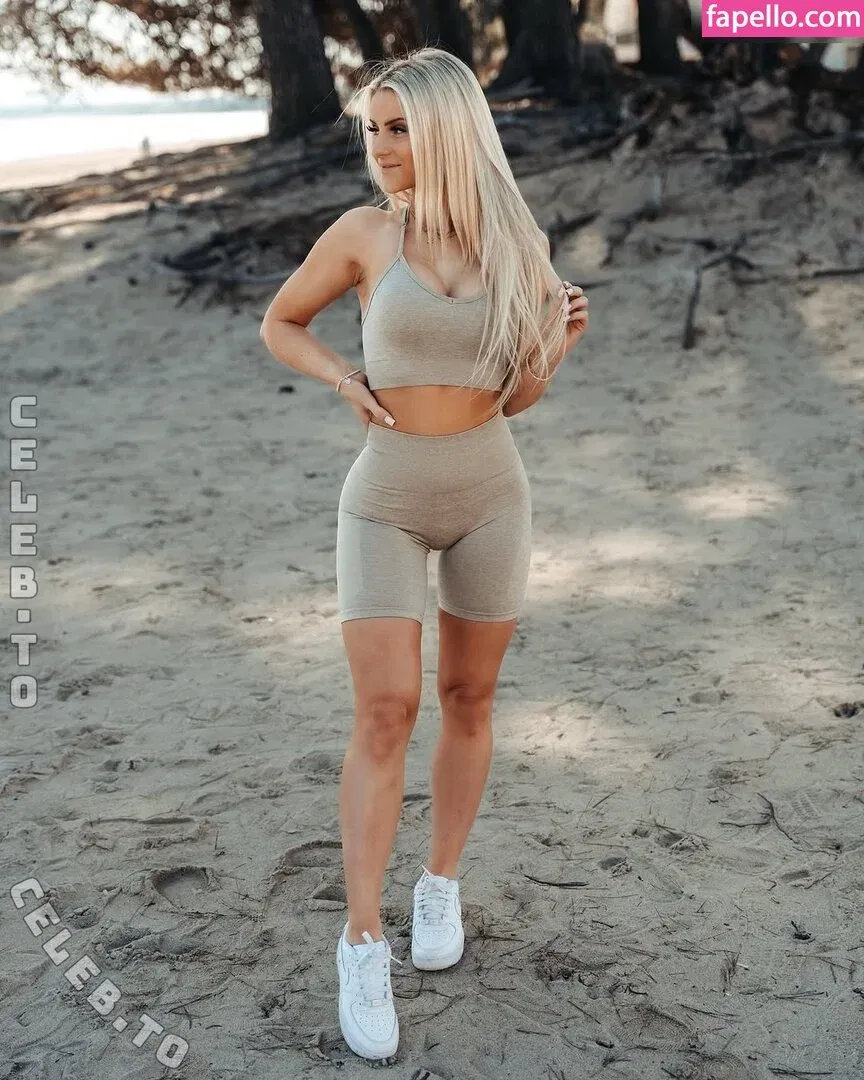 Stefanie Sutton Onlyfans Photo Gallery 