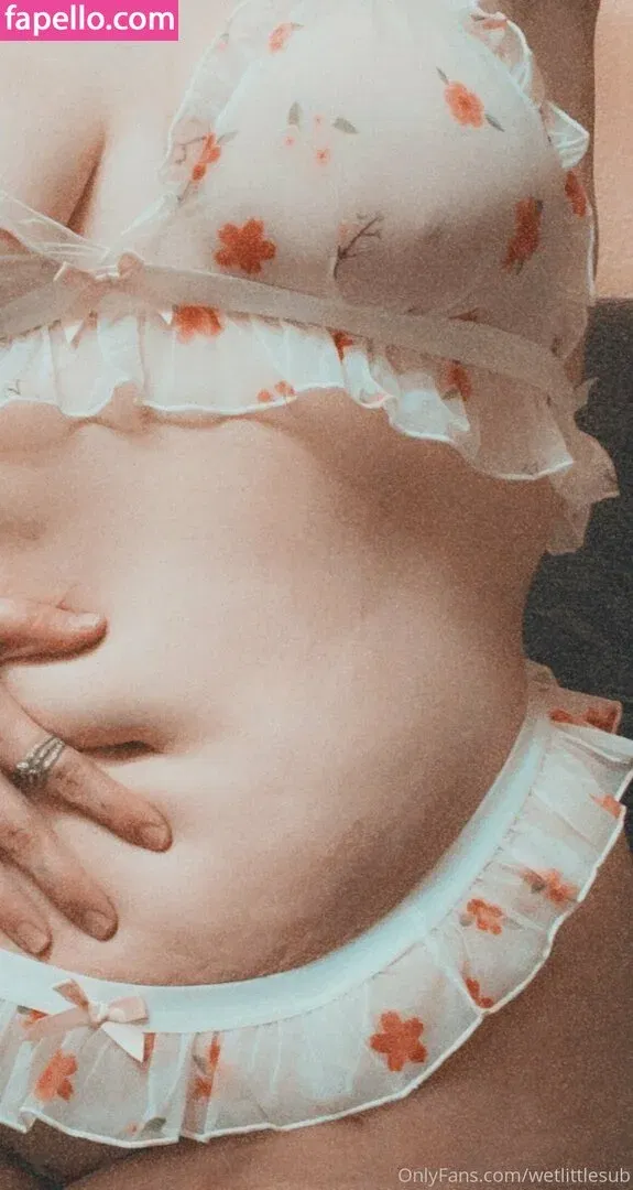 wetlittlesub Onlyfans Photo Gallery 