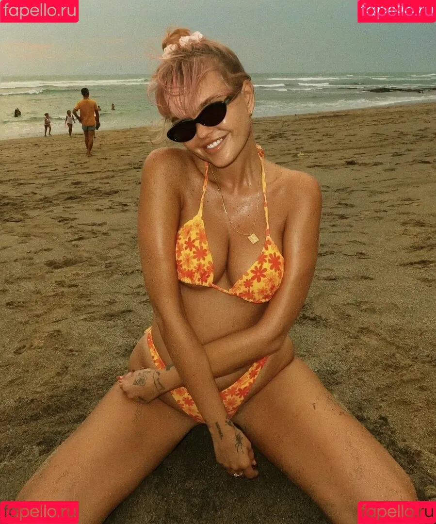 Bonnie Strange Onlyfans Photo Gallery 