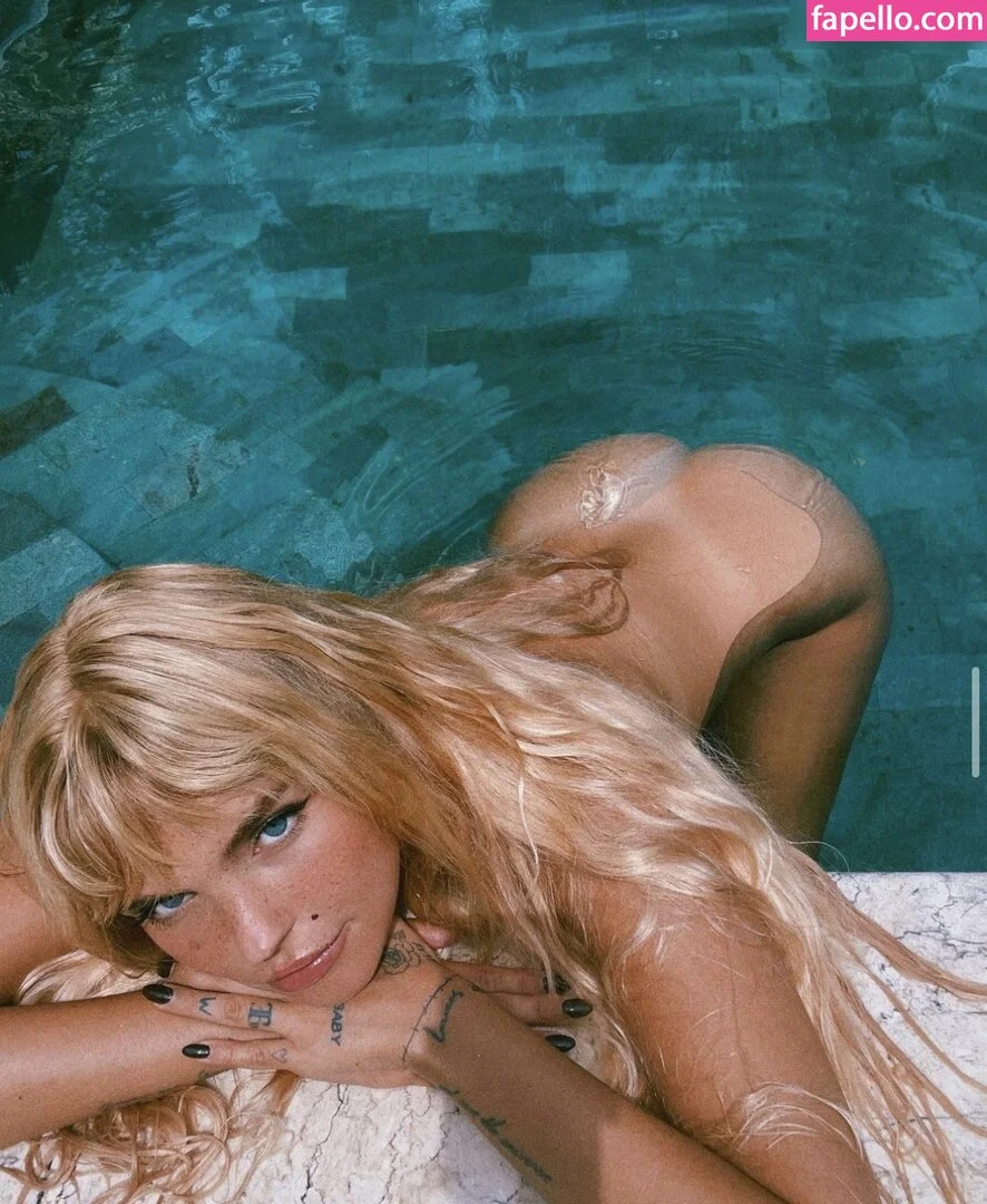 Bonnie Strange Onlyfans Photo Gallery 