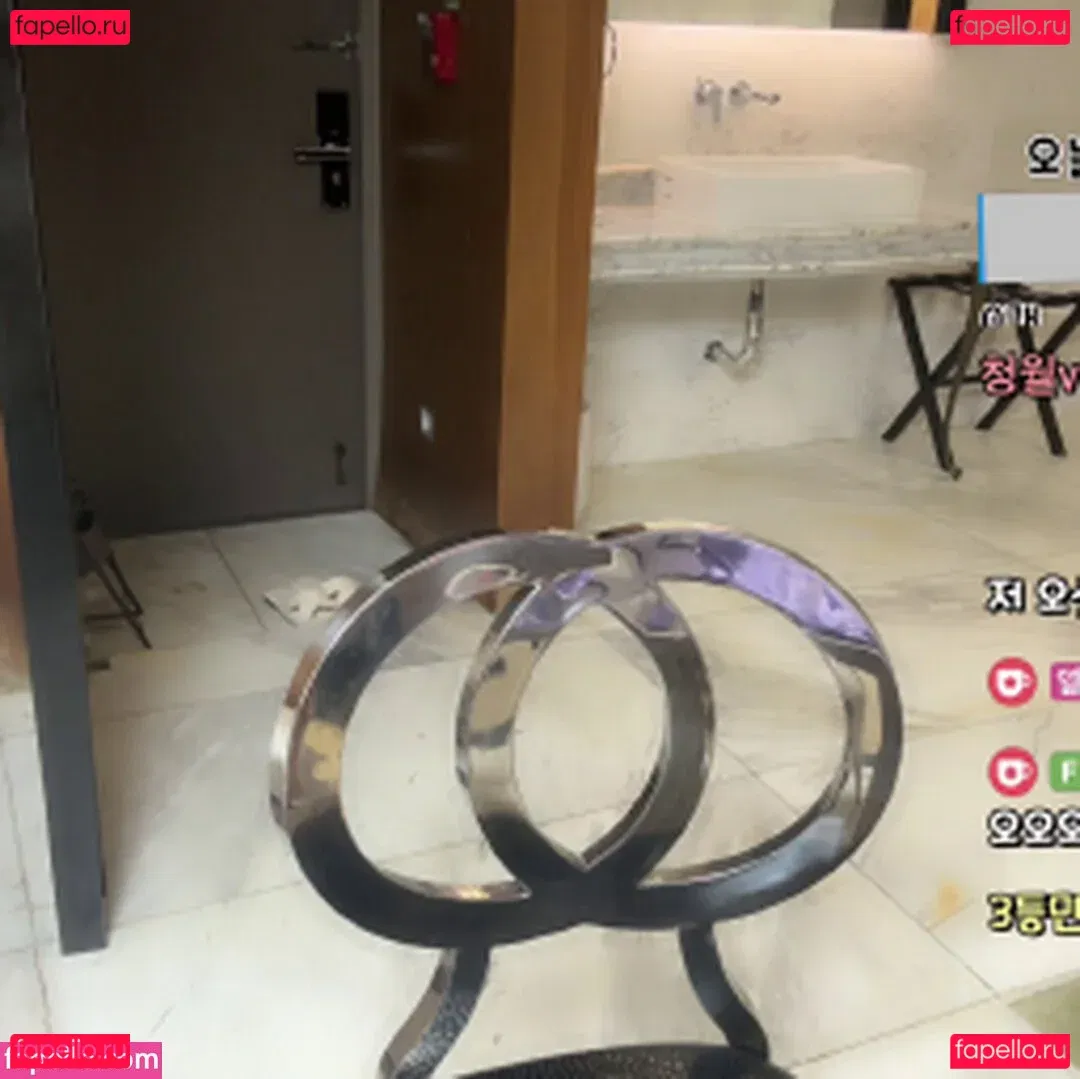 rlwndud Onlyfans Photo Gallery 