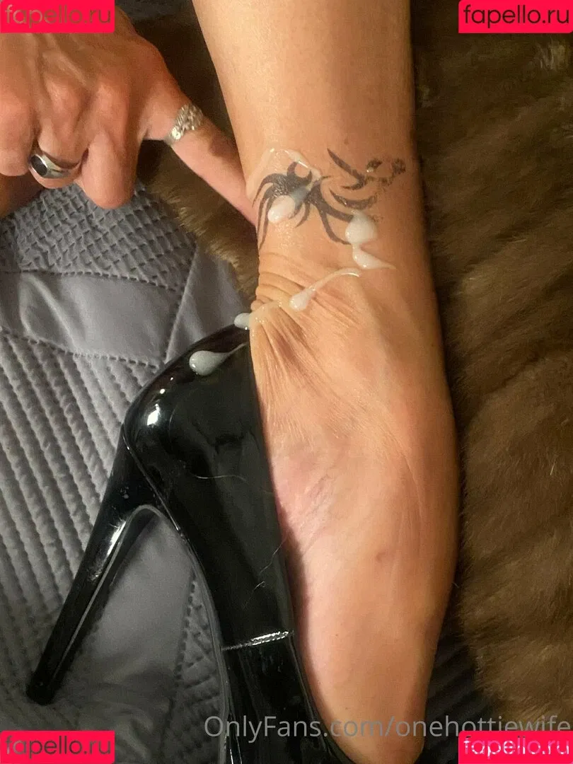 oneblondewife Onlyfans Photo Gallery 