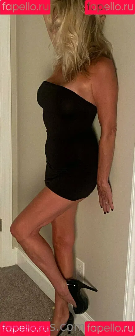 oneblondewife Onlyfans Photo Gallery 