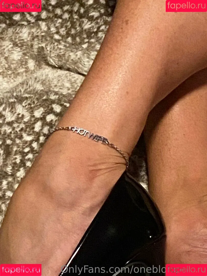 oneblondewife Onlyfans Photo Gallery 