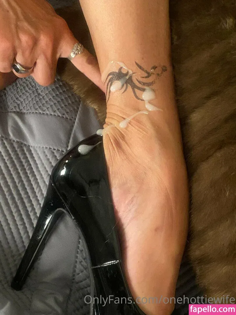 oneblondewife Onlyfans Photo Gallery 