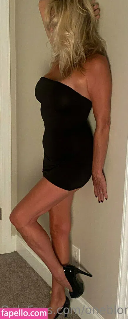 oneblondewife Onlyfans Photo Gallery 