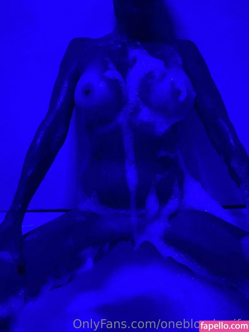 oneblondewife Onlyfans Photo Gallery 