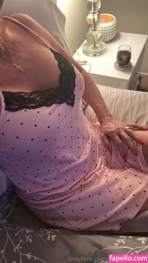 oneblondewife Onlyfans Photo Gallery 