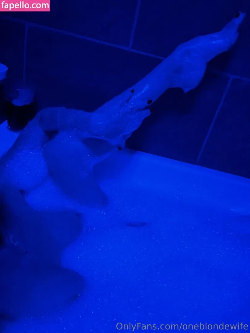 oneblondewife Onlyfans Photo Gallery 