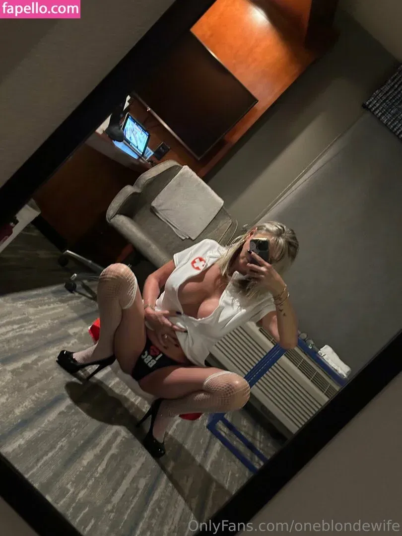 oneblondewife Onlyfans Photo Gallery 