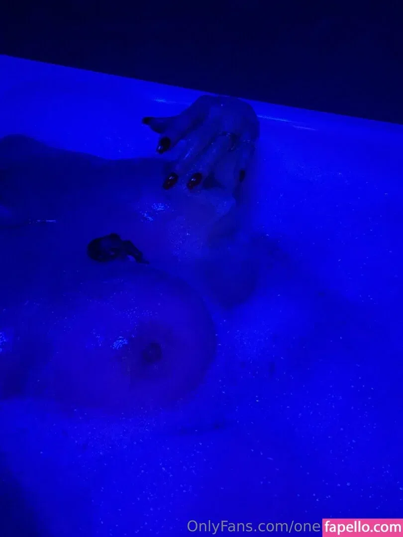 oneblondewife Onlyfans Photo Gallery 