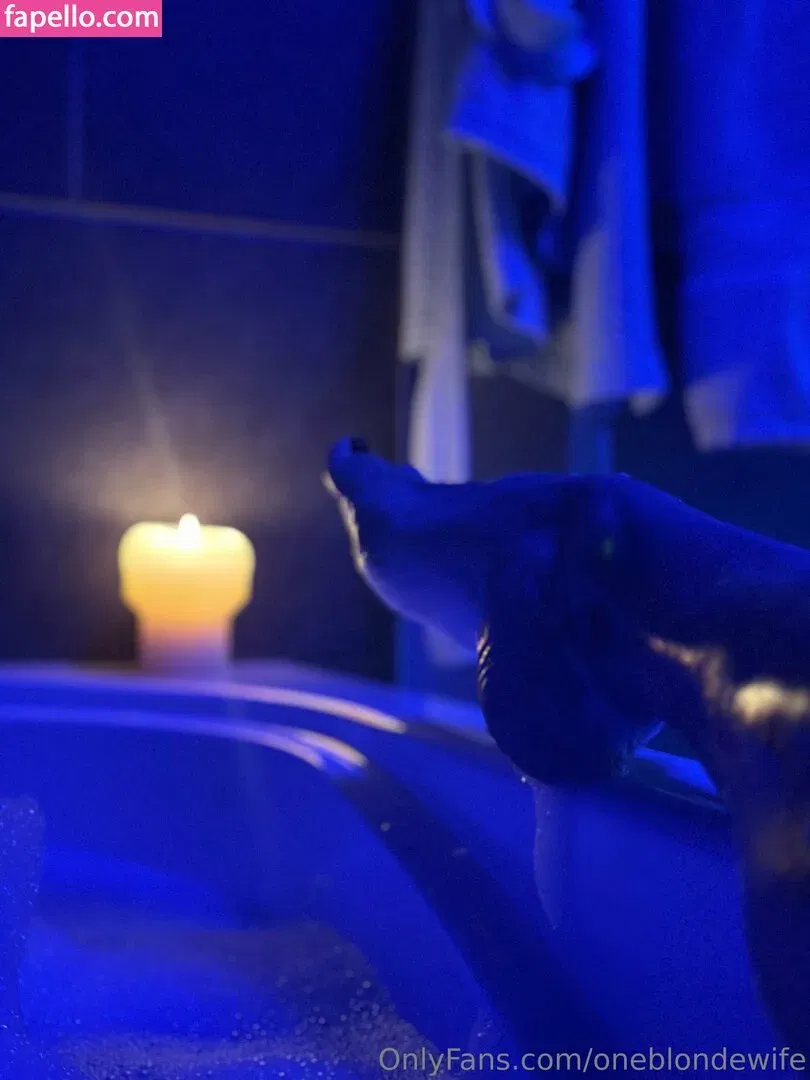 oneblondewife Onlyfans Photo Gallery 