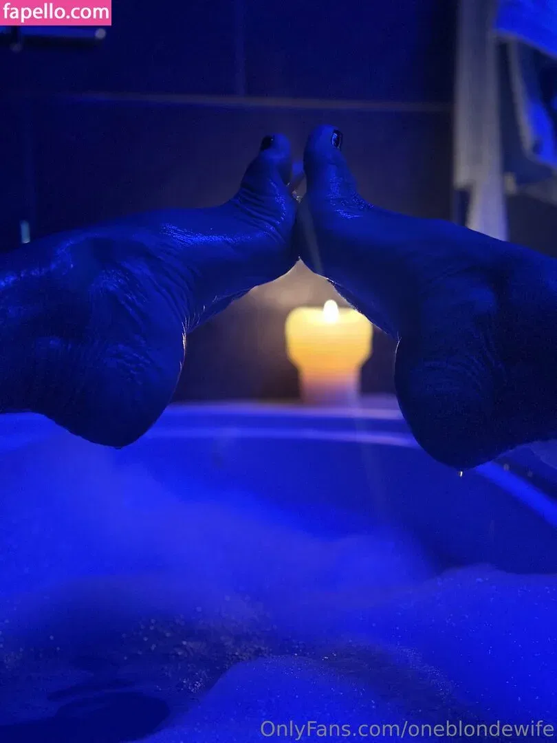 oneblondewife Onlyfans Photo Gallery 