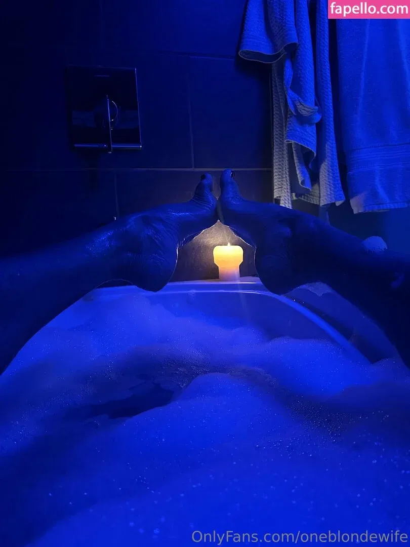 oneblondewife Onlyfans Photo Gallery 