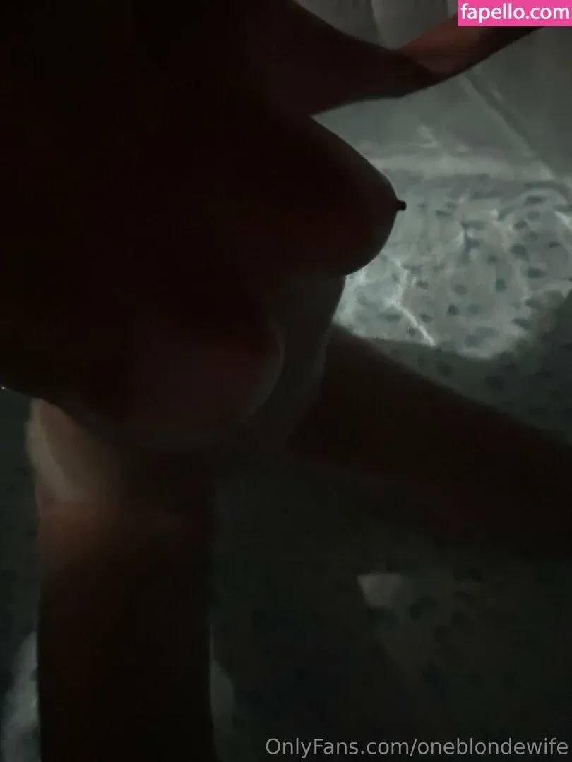 oneblondewife Onlyfans Photo Gallery 