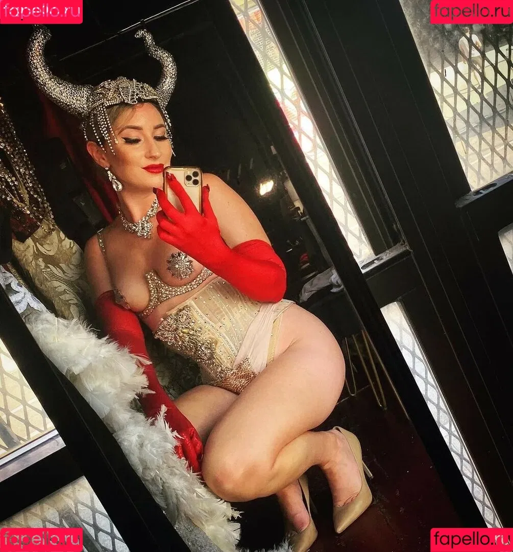 Robyn Adele Anderson Onlyfans Photo Gallery 