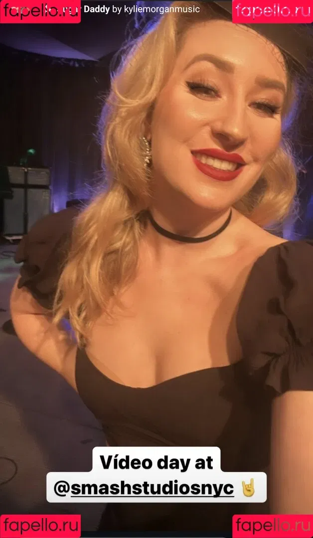 Robyn Adele Anderson Onlyfans Photo Gallery 