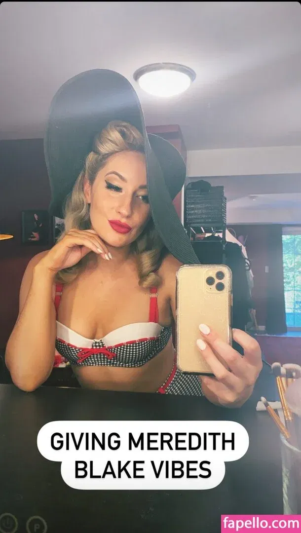 Robyn Adele Anderson Onlyfans Photo Gallery 