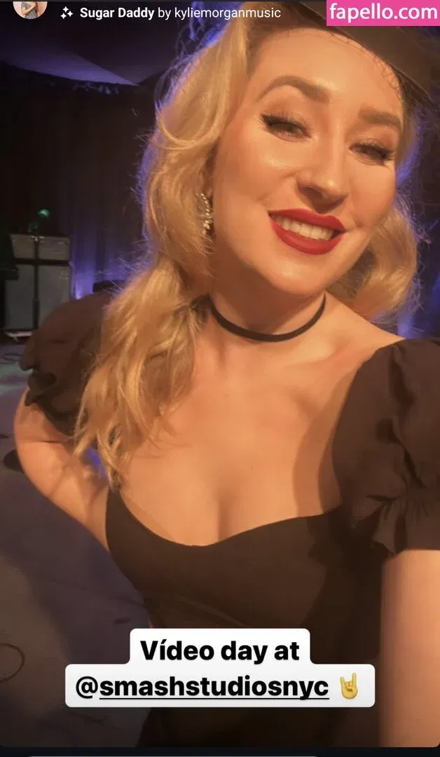 Robyn Adele Anderson Onlyfans Photo Gallery 