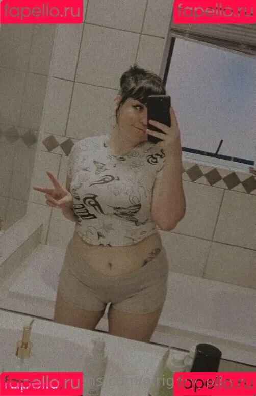 Alrighty_P3ach Onlyfans Photo Gallery 