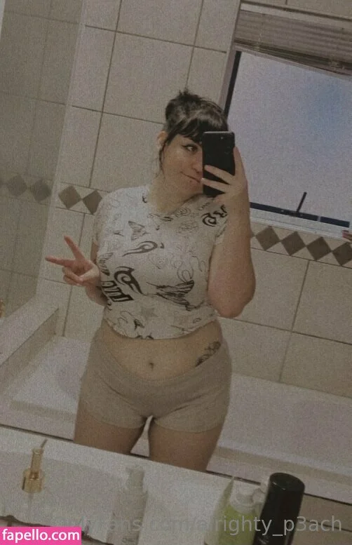 Alrighty_P3ach Onlyfans Photo Gallery 