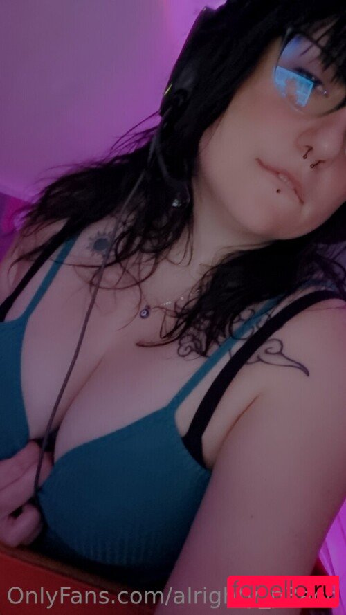 Alrighty_P3ach Nude Onlyfans Photo 38
