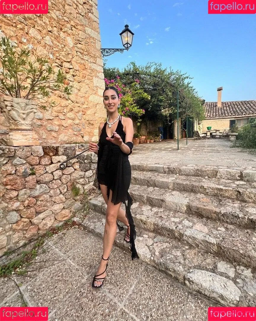 Elif Onlyfans Photo Gallery 