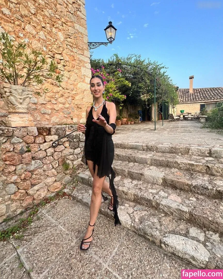 Elif Onlyfans Photo Gallery 