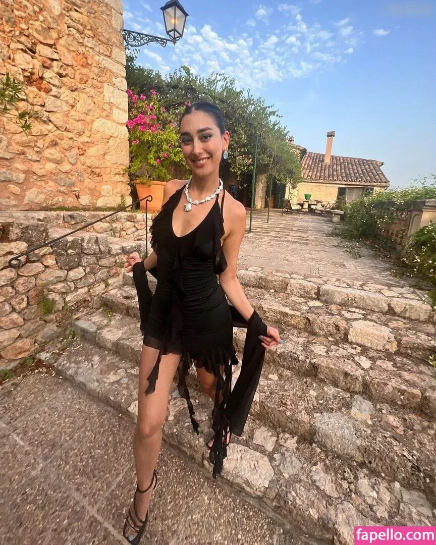 Elif Onlyfans Photo Gallery 