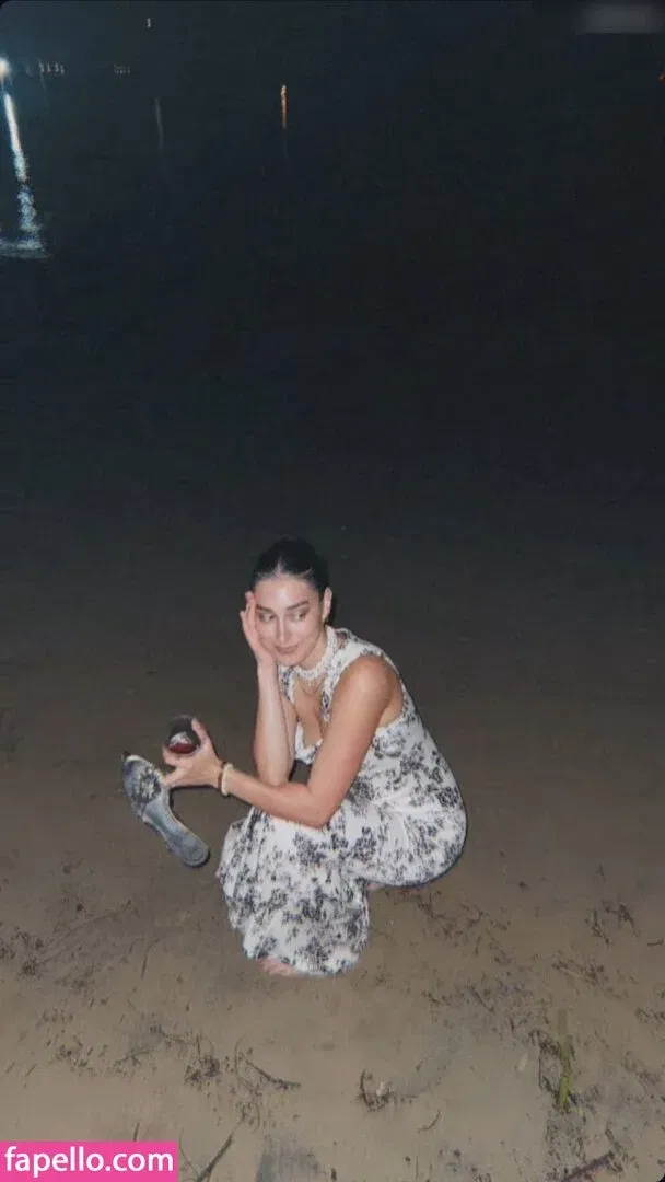 Elif Onlyfans Photo Gallery 