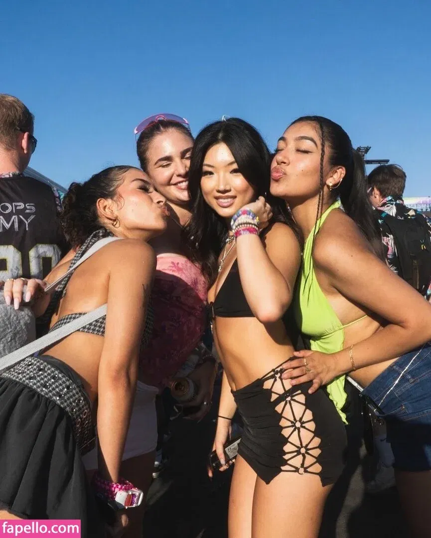 Maru Lee Onlyfans Photo Gallery 