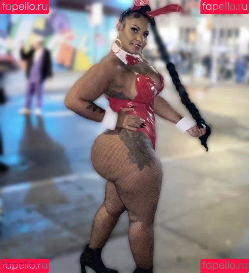 esmy_v Onlyfans Photo Gallery 
