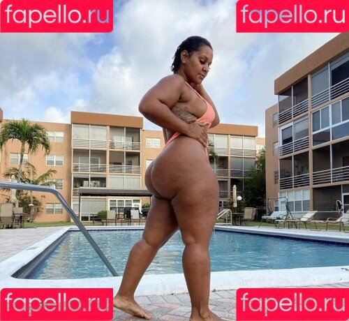 esmy_v Onlyfans Photo Gallery 