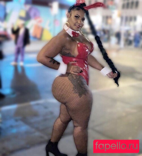 esmy_v Nude Onlyfans Photo 5