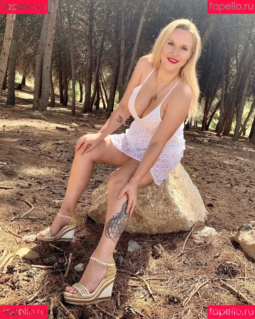 Dolly Fox Onlyfans Photo Gallery 
