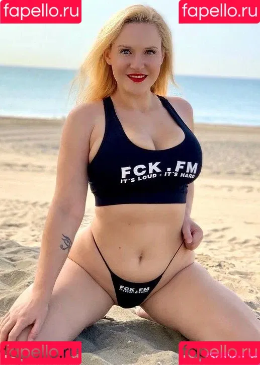 Dolly Fox Onlyfans Photo Gallery 