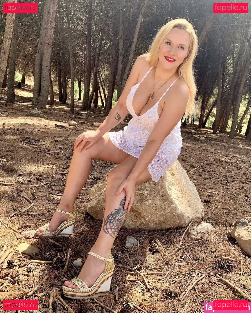 Dolly Fox Onlyfans Photo Gallery 